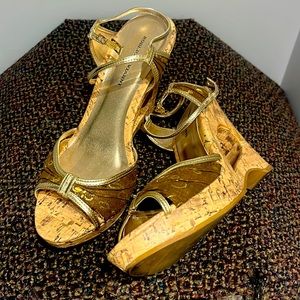 Robert Vianni, size 8 golden cork 4.5 inch sandals.